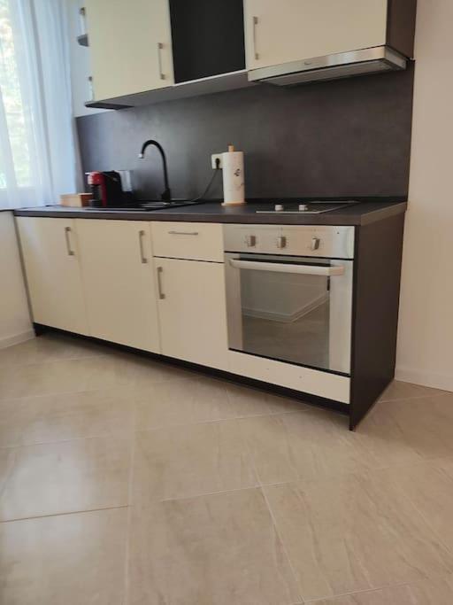 Modern 2bdrm In 5* & Pool *