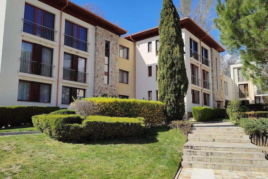 Modern 2bdrm In 5* & Pool