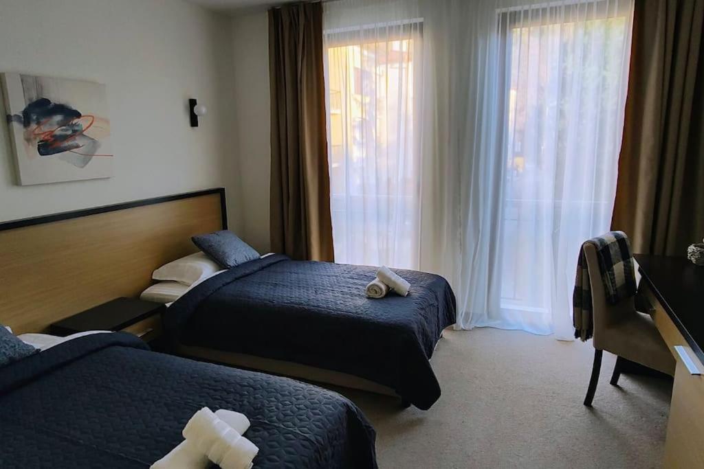 Modern 2bdrm In 5* & Pool Санданський