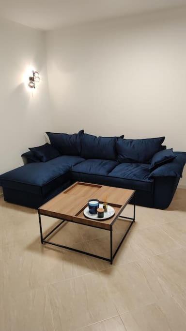 Modern 2bdrm In 5* & Pool *