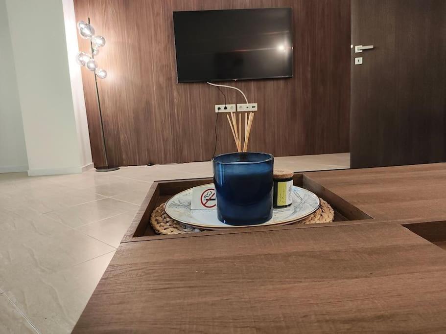 Апартаменти Modern 2bdrm In 5* & Pool Санданський
