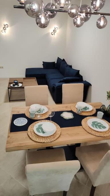 Modern 2bdrm In 5* & Pool Апартаменти