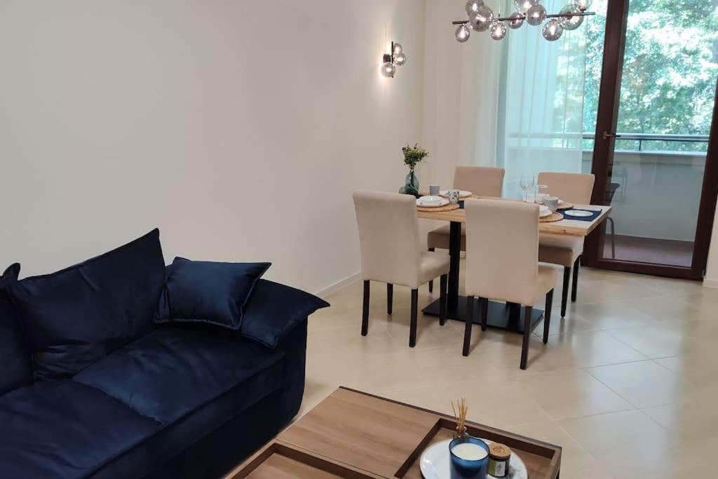 Апартаменти Modern 2bdrm In 5* & Pool *